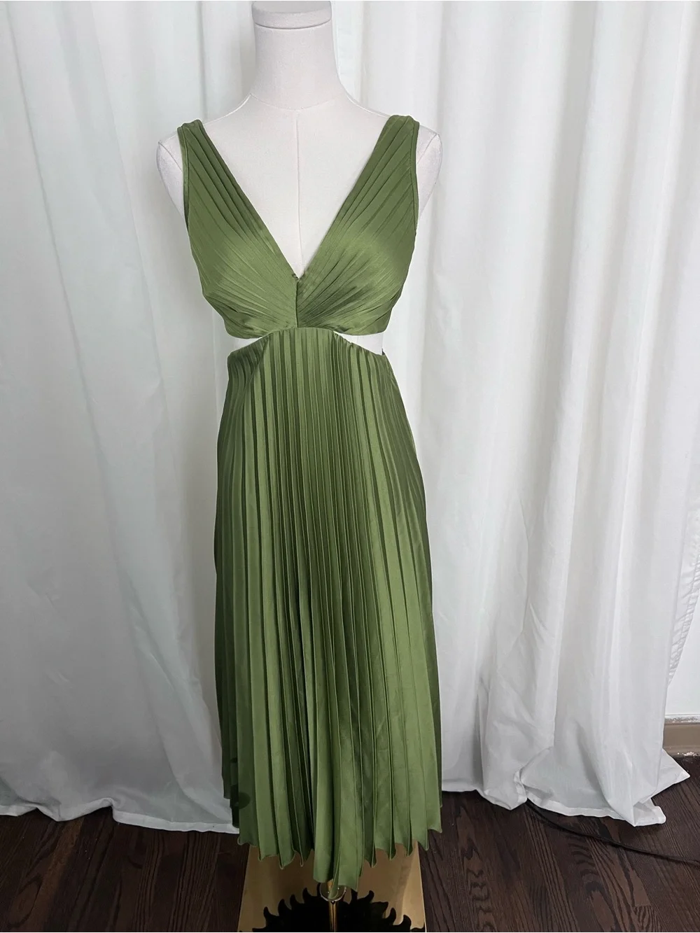 Abercrombie and Fitch. Satin Pleated Midi Dress with Cutout